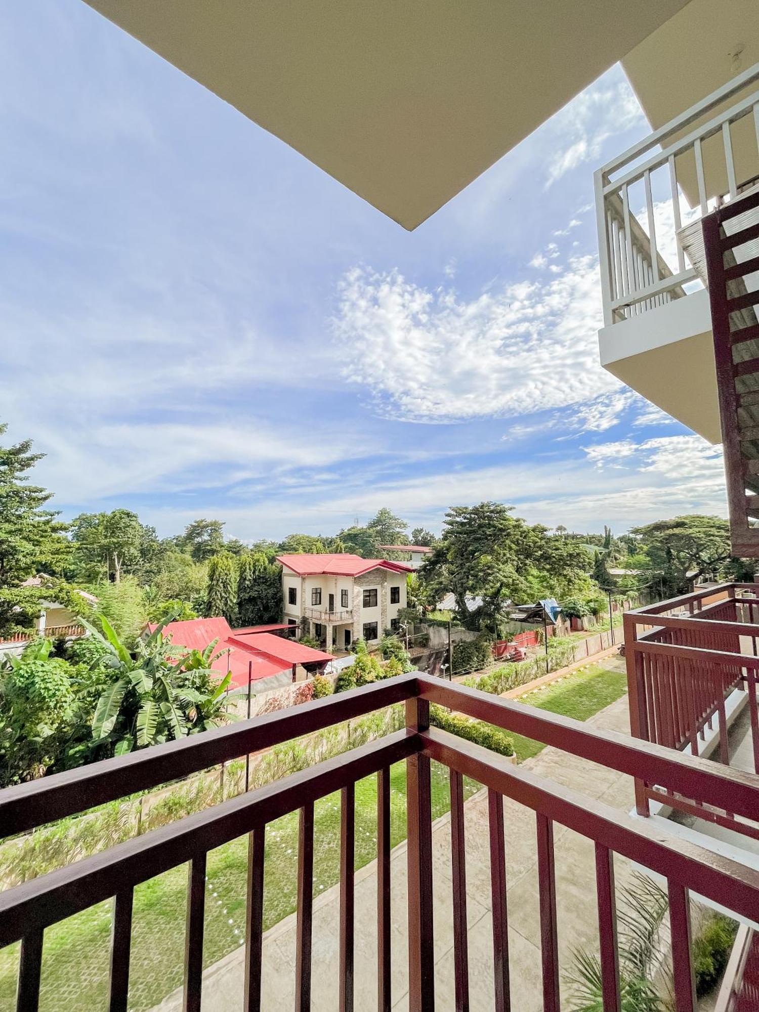 2 Bedroom And Studio Apartments With Private Pool And Gym In Vista Manors Verdant بويرتو برينسيسا المظهر الخارجي الصورة